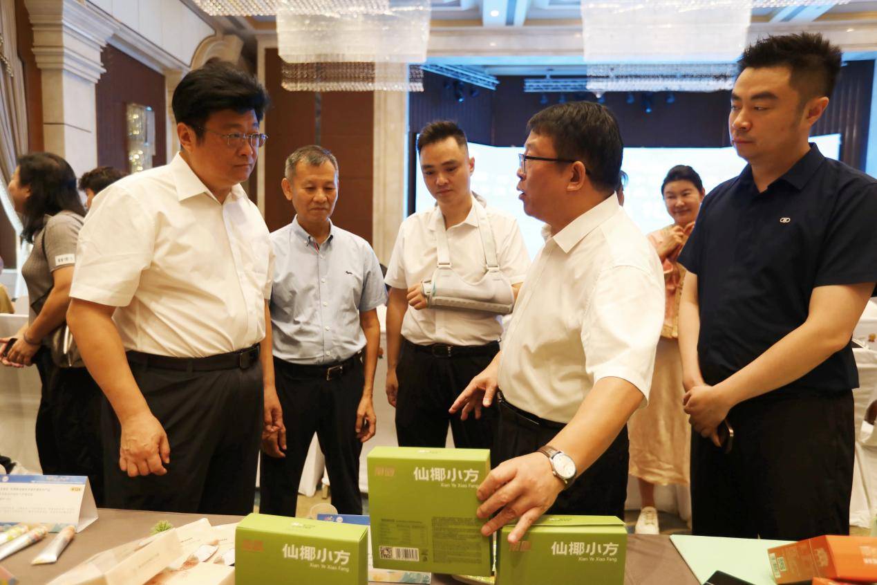 赛圆满收官 60件作品脱颖而出彰显“琼岛潮创”新魅力AG真人平台”南国“杯2025海南省第十届旅游商品大(图5)